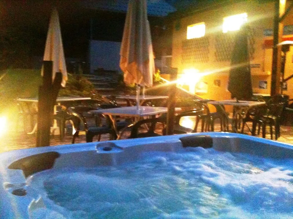 Hotel Le Renard Chatel 2*,